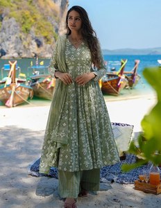 NUEVO LANZAMIENTO: Conjunto Anarkali para Mujer con Pantalón y Dupatta, Tela de Rayón con Estampado, Largo 44 Pulgadas - Product Image 2