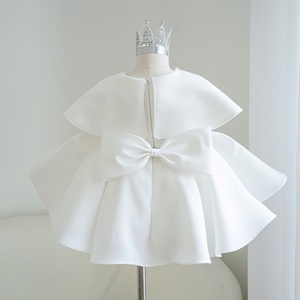 Vestido de Princesa para Niñas de 18 Años, Marca Nhung Nguyen, con Capa de Hombros con Volantes y Cuentas, Falda Voluminosa, Diseño Elegante para Ceremonias y Fiestas - Product Image 6