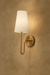 Aplique de Pared CH Hecho a Mano en Latón Envejecido Pulido, Estilo Antiguo, con Pantalla de Lino Moderno de Mediados de Siglo, por Calvin Handicraft - Product Image 5