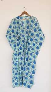 Robe kaftan en coton bleu à fleurs pour femmes, coupe décontractée, maxi pour l'été - Product Image 4