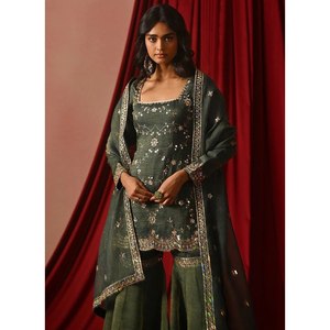 Conjunto de Traje Sharara Verde de Seda con Bordado Zari para Mujer, Ideal para Ceremonias de Mehndi - Product Image 4