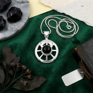 Collar con Colgante de Ónix Negro Hecho a Mano, Cadena de Cuerda, Piedra Preciosa de Ónix Negro Natural, Chapado en Plata, Acabado Mate Satinado, Latón Sin Níquel - Product Image 1