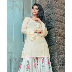 Ensemble Kurta brodé à la main en coton respirant et fibre de bambou pour femme, taille XS, avec magnifique pochette assortie - Product Image 5