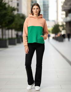 Sweat à capuche court personnalisé en molleton 350 GSM en coton biologique recyclé – Haut court de haute qualité pour femme - Product Image 1