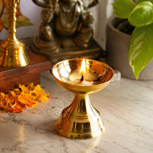 Lampe à huile Diya en laiton faite à la main pour Puja Akhand Jyot Deepam, décor traditionnel en laiton pour temple domestique, vente en gros OEM - Product Image 2