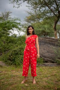 Vestido de Verano Casual de Longitud Midi con Estampado Floral Rojo, de un Solo Hombro, con Cinturón, Ajuste Holgado, Tejido, Elegante y Hermoso para Mujer - Product Image 4