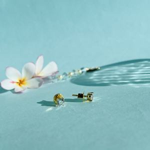 Pendientes de Oro Sólido de 14K con Diamante Natural Certificado por GIA, Corte Brillante Redondo de 0.5 Quilates - Product Image 1