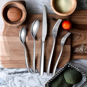 Ensemble de couverts de luxe traditionnels en acier inoxydable avec finition polie miroir, fourchettes, cuillères, couteaux, ustensiles de table au meilleur prix - Product Image 4