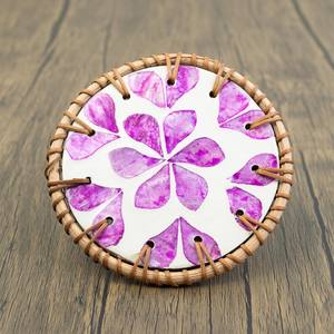 Sous-verres classiques faits à la main en rotin avec bordure en nacre colorée, résistants à la chaleur, écologiques, légers et luxueux - Product Image 4