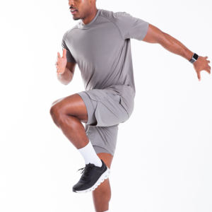 Ensemble de survêtement d'été personnalisé pour hommes : Haut respirant à manches courtes en coton et short de sport – Idéal pour la gym - Product Image 3