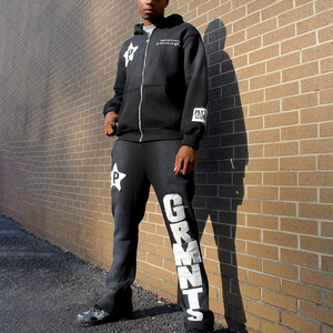 Ensemble de survêtement streetwear pour homme en coton épais, avec patch brodé personnalisé effet vieilli, comprenant un sweat à capuche oversize vintage et un pantalon de jogging - Product Image 1