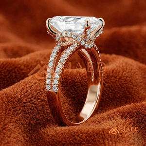 Bague élégante en or rose 14 carats avec diamant ovale, faite à la main, à double sangle - Product Image 2