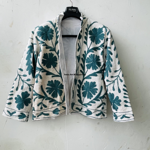 Chaqueta de Invierno de Algodón Suzani Hecha a Mano en India, Abrigo Unisex Bordado a Mano con Cuello Alto - Product Image 2