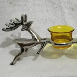 Elegante Portavelas Votivo Redondo de Cristal y Metal con Diseño de Reno para Decoración Navideña a Precio Económico - Product Image 1