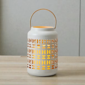 Linterna de acero blanca con recortes geométricos, decoración portátil para el hogar - Product Image 6