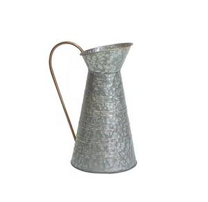 Arrosoir en métal au design élégant avec long bec verseur, outil de jardinage - Product Image 2