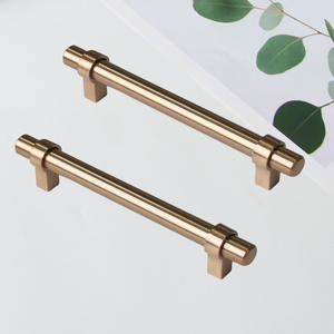 มือจับตู้เสื้อผ้าทองเหลืองร่วมสมัย มือจับตู้ห้องน้ำ อุปกรณ์ฮาร์ดแวร์ประตูเฟอร์นิเจอร์ รูปทรงสี่เหลี่ยมผืนผ้า ทนทาน เป็นมิตรกับสิ่งแวดล้อม ใช้งานง่าย - Product Image 3