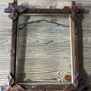 Marco de fotos rústico de madera con frente de vidrio para exhibir obras de arte y grabados preciosos en estilo vintage de granja. - Product Image 1