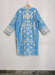 Veste longue en velours bleu ciel de qualité supérieure, brodée de fleurs, style bohème, manches longues, col montant, vêtements d'extérieur pour femmes pour l'hiver - Product Image 4