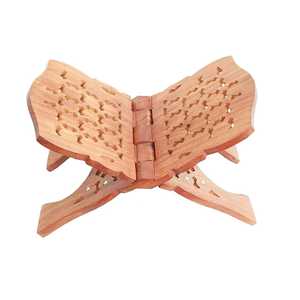 Support en bois clair avec motifs floraux découpés au laser, pieds courbés, surface inclinée, décoration traditionnelle faite à la main - Product Image 2