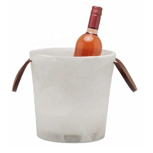 Seau à glace moderne en résine de haute qualité avec poignées en cuir, refroidisseur de bouteilles de champagne et de vin en résine pour la décoration de bars et de fêtes - Product Image 3