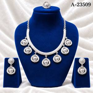 Conjunto de Joyería Clásico con Bisel Chapado en Oro de 24K, Collar, Aretes y Anillo para Mujer, Ideal para Compromiso, Fiesta, Boda, Modelo A-23506 - Product Image 4