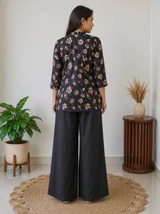 Ensemble coordonné tendance en rayonne pour femme – Haut à imprimé floral numérique avec pantalon palazzo - Product Image 2