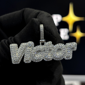 Colgante Personalizado con Nombre Victor, Plata de Ley 925, Moissanita VVS, Totalmente Cubierto de Piedras, Collar con Colgante, Estilo HIPHOP SPARKLE, Chapado en Oro - Product Image 1