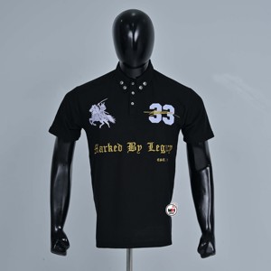 เสื้อโปโลแขนสั้นสีดำสำหรับผู้ชาย แห้งเร็ว ระบายอากาศดี รับผลิตแบบ OEM พร้อมสกรีนโลโก้ตามสั่ง พิมพ์ลายอัศวินหมายเลข 33 ปกติดกระดุม สไตล์ลำลอง ขายส่ง - Product Image 1