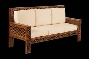 Canapé Royal Carré 3 Places en Bois de Sheesham Massif, Traditionnel et Durable, avec Design Sculpté à la Main, Coussins et Détails en Laiton, Idéal Appartement et Villa - Product Image 1