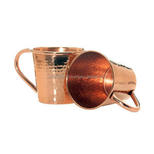 Tazas de cobre martillado de primera calidad perfectas para la decoración de la cocina de granja rústica y la colección de artículos esenciales para servir en bares - Product Image 1