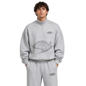 Sudadera con capucha gris personalizada con estampado DTG, oversize, de corte holgado, con cremallera de un cuarto, cuello alto tipo embudo, y joggers de forro polar de 450GSM, al por mayor - Product Image 4