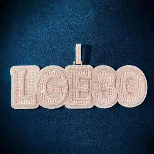 Colgante de Fiesta de Plata de Ley Chapada en Oro con Diamantes de Imitación Infinitos, Diseño Elegante Esmerilado con Letras Heladas - Product Image 1