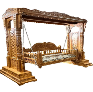Balançoire contemporaine en bois à lattes suspendue dans une arche en bois lisse, disponible à prix de gros. - Product Image 3