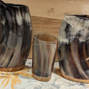Mug en corne à boire artisanal de qualité supérieure, personnalisé et antique, sculpture viking, tankard en corne - Product Image 1