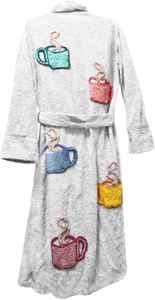 Peignoir en tissu éponge blanc style vintage inspiré du film Rebel, avec motif tasse de café brodé, idéal pour se détendre - Product Image 4