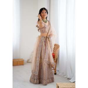 Magnifique Lehenga Choli brodé en or avec paillettes pour mariages par Heera Creation - Product Image 6