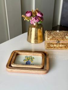 Bandeja pequeña de madera de mango con rayas azules y diseño de limón, bandeja redonda de madera con asas, bandeja decorativa para servir. - Product Image 6