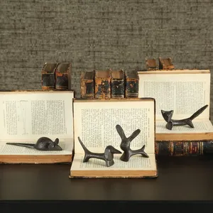 Sculpture de chat en métal noir faite à la main, décoration de bibliothèque fantaisiste pour la maison, le bureau et cadeau pour les amoureux des chats - Product Image 2