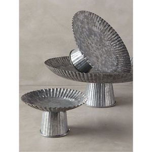 Wholesale Galvanized Metal Fluted Cake Stand Rustic Farmhouse Pedestal Cupcake Dessert Display Plate for Wedding Party Home - Product Image 1