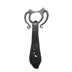 Abridor de botellas de hierro forjado a mano con acabado en polvo negro mate para decoración de fiestas y eventos, decoración de bares y regalos. - Product Image 6