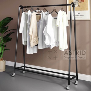 Perchero Moderno de Acero Inoxidable Blanco con Recubrimiento en Polvo Personalizado para Trajes, Vestidos de Novia, Vestidos Formales, con Ruedas Móviles - Product Image 4