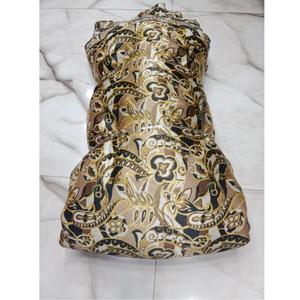 Tissu satiné imprimé de qualité supérieure pour la couture, tissu décoratif et élégant pour projets créatifs, disponible pour la vente en gros - Product Image 1