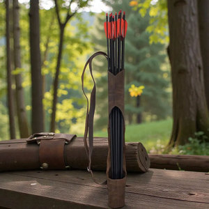 Sacoche de tir à l'arc en cuir haut de gamme pour l'extérieur, faite à la main, avec coutures robustes, ceinture réglable, équipement confortable pour la chasse et l'entraînement - Product Image 1