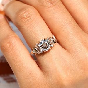Bague de fiançailles vintage en or massif avec diamants taillés en hexagone et diamants ronds d'appoint, motif lune céleste, style Art Déco, bijoux de mariée - Product Image 2
