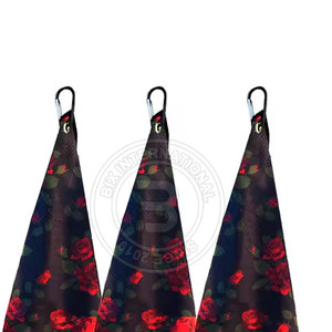 Toalla de golf tipo waffle de fibra absorbente de alta calidad y tacto suave para la limpieza y el cuidado del equipo - Product Image 4