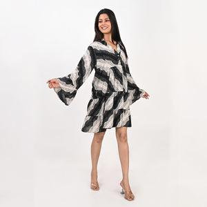 Robe en coton à imprimé floral élégant, col en V, manches longues, taille ajustable avec lien, ourlet asymétrique, mode bohème décontractée d'été - Product Image 2