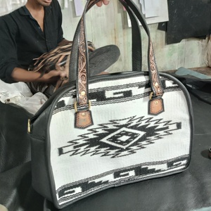 Nuevo Bolso de Mano Estilo Western con Flecos y Diseño Azteca, de Cuero de Alta Calidad para Mujer, con Compartimento Oculto para Portar Objetos - Product Image 6