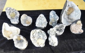 Lote de Muestras al por Mayor de Calcita Natural con Geoda de Calcedonia Azul - Product Image 1