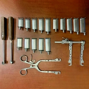 Sistema de Retracción Cervical Caspar de Alta Calidad y Premium, Instrumentos de Acero Inoxidable Alemán, Fuente de Alimentación Manual, Certificado CE - Product Image 3